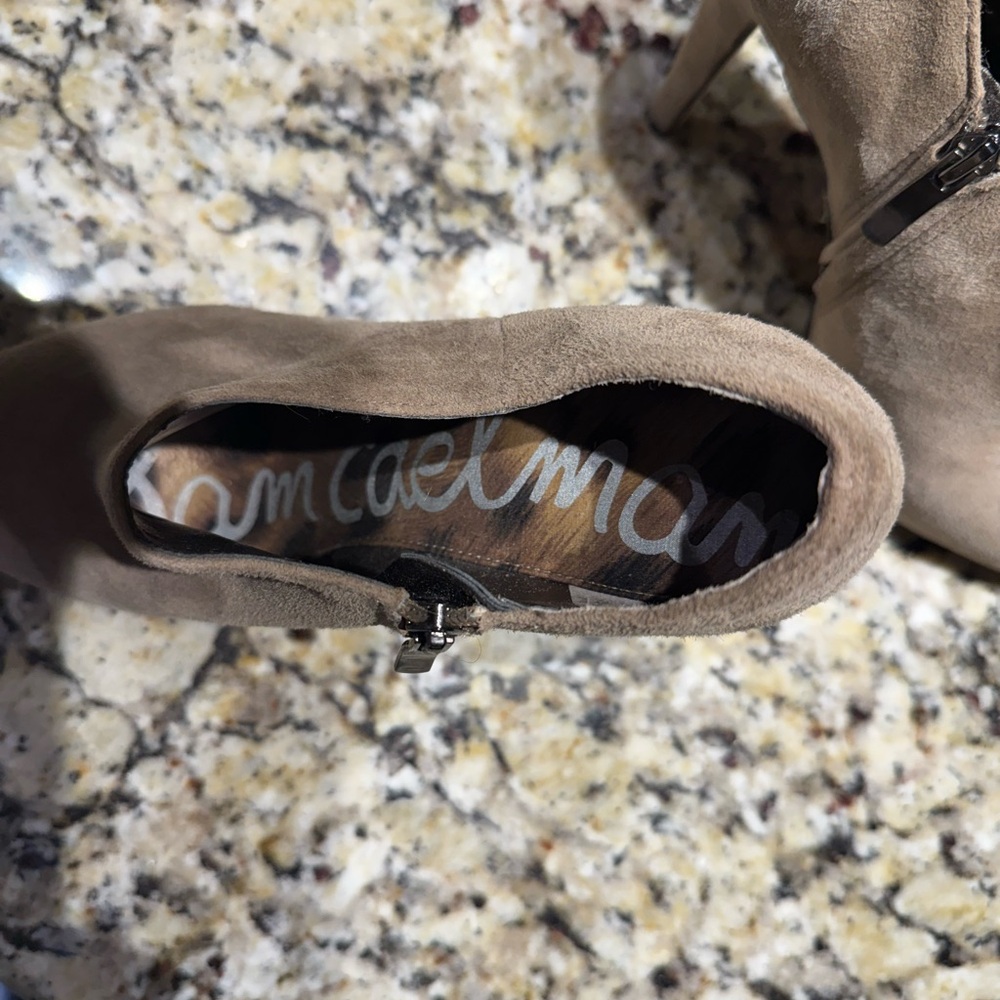 Like new Sam Eldeman!!!  4.5 inch low ankle bootie. Cream suede…zipper…gorgeous